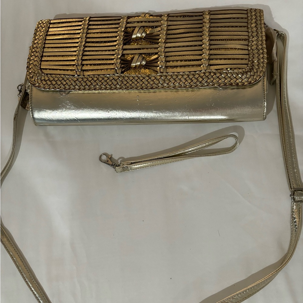 AUTHENTIC 
Gold Nichole lee crossbody purse
